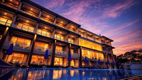 Außenpool. T B R S By Platinum Hotels