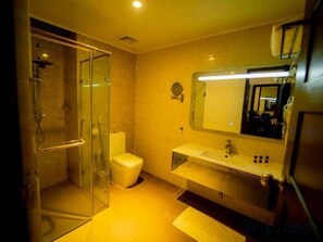 Deluxe kamer, 1 twee- of 2 eenpersoonsbedden, balkon, uitzicht op oceaan | Badkamer