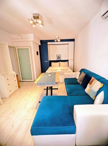 Central Old Town Apartment with Private Patio