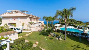 Exterior - Studio for couples in Capo Vaticano with pool (Capo Vaticano)