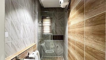 Economy Room, Balcony, City View | Bathroom