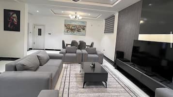 Economy Room, Balcony, City View | Living area