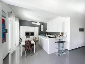 Fridge, microwave, oven, stovetop - White House |Holiday home in Salento - Veglie(LE) (Veglie)