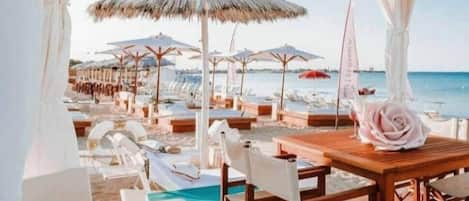 屋外ダイニングエリア