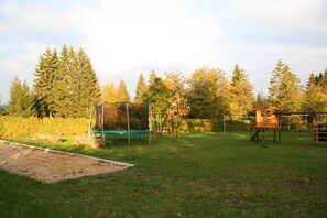 Children’s area - Bungalow in Eifel near Forest and Mountains (Hinterhausen - Gerolstein)