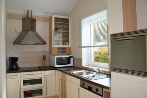 Microwave, oven, dishwasher - Bungalow near Eifel Ski Lift (Hinterhausen - Gerolstein)
