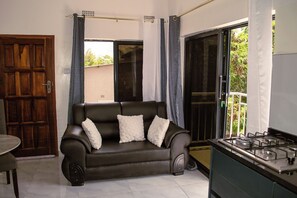 Living area - Charming 2-bedroom apartment in Lusaka perfect for your stay (Lusaka)