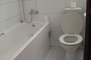 Towels, soap, toilet paper - Charming 2-bedroom apartment in Lusaka perfect for your stay (Lusaka)