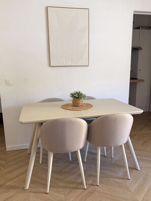 Dining - Vrbo Property (Mandelieu-la-Napoule)