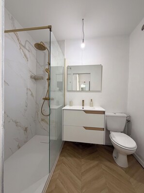 Bathroom - Vrbo Property (Mandelieu-la-Napoule)