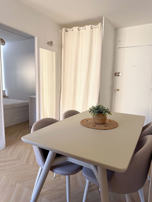 Dining - Vrbo Property (Mandelieu-la-Napoule)