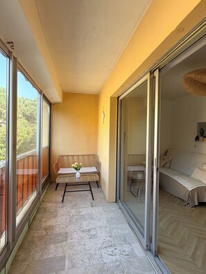 Living area - Vrbo Property (Mandelieu-la-Napoule)