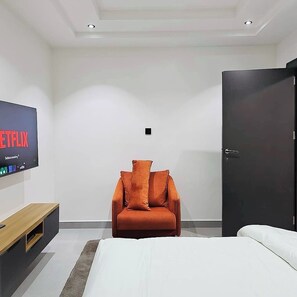 Family Room, Balcony, City View | In-room safe, desk, laptop workspace, blackout curtains - House 21 (Kaduna)