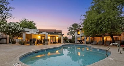 Great for Mid/Long Stays - Pool - King Bed