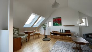 Fernseher, Tischtennisplatte