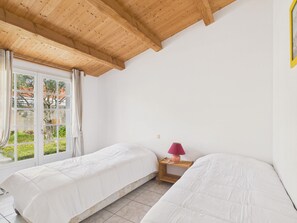 3 bedrooms, iron/ironing board - House for 6, close to the beach and marshes (L'Epine)
