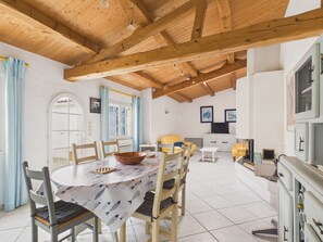 TV - House for 6, close to the beach and marshes (L'Epine)