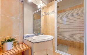 Shower, hair dryer - Charmante maison avec piscine (Saint-Palais-sur-Mer)
