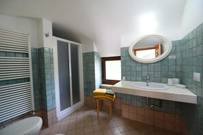Doccia, asciugacapelli, asciugamani