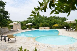 Pool - Room 'Corte Del Camedrio Lamia Tripla' with Shared Terrace, Shared Garden and Wi-Fi (Ostuni)