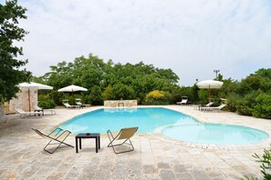 Pool - Room 'Corte Del Camedrio Lamia Tripla' with Shared Terrace, Shared Garden and Wi-Fi (Ostuni)