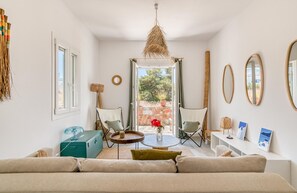Books - Villa Paros Greece, Alyki, 500 meters from beaches, restaurants and shops (Aliki)