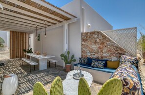 Outdoor dining - Villa Paros Greece, Alyki, 500 meters from beaches, restaurants and shops (Aliki)