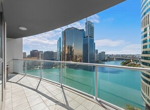 Property grounds - Direct Story Bridge | Sleeps 6 | Parking | Resort (Brisbane City)