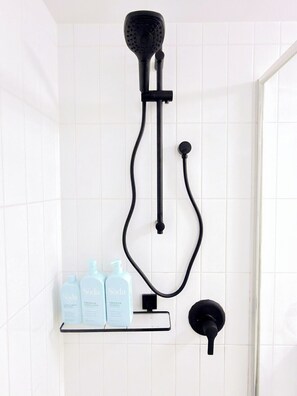 Bathroom - Direct Story Bridge | Sleeps 6 | Parking | Resort (Brisbane City)