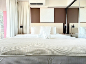 2 bedrooms, WiFi - Direct Story Bridge | Sleeps 6 | Parking | Resort (Brisbane City)