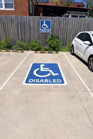 Property grounds - Coastal Wollongong + Pets - Parking - Snacks (Woonona)