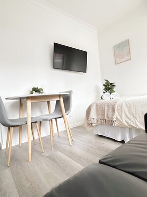 1 chambre, fer et planche à repasser, Wi-Fi, draps fournis