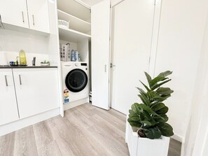 Interior - Coastal Couples - Parking Wi-Fi - Coffee Netflix (Woonona)