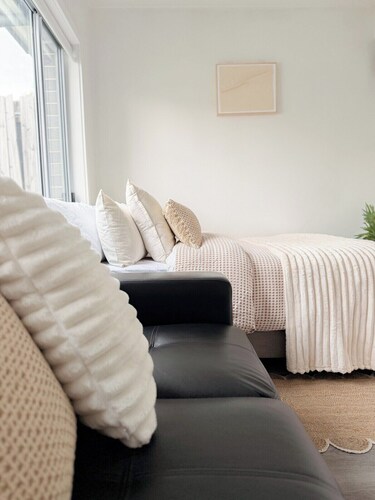 North Wollongong Accessible Apartment | w/ Parking