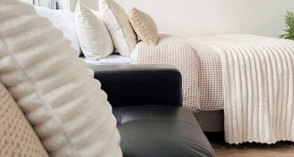 North Wollongong Accessible Apartment | w/ Parking