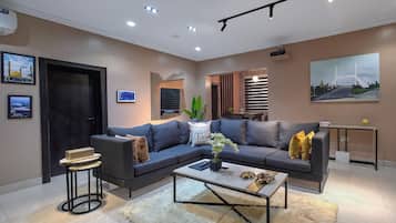 Appartamento Deluxe, balcone, vista città | Area soggiorno