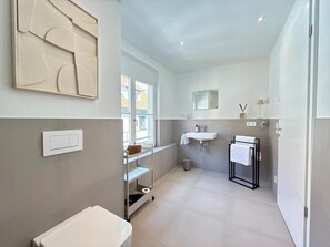 Bathroom - Vrbo Property (Überlingen)