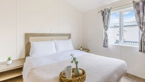 2 bedrooms - Prestige Lodge with parking, ensuite & decking (Burgh Castle, Great Yarmouth)