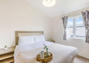 2 bedrooms - Prestige Lodge with parking, ensuite & decking (Burgh Castle, Great Yarmouth)