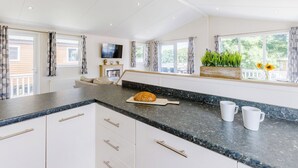 Interior - Prestige Lodge with parking, ensuite & decking (Burgh Castle, Great Yarmouth)