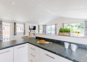 Interior - Prestige Lodge with parking, ensuite & decking (Burgh Castle, Great Yarmouth)