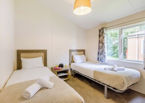 2 bedrooms - Prestige Lodge with parking, ensuite & decking (Burgh Castle, Great Yarmouth)