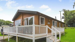 Exterior - Prestige Lodge with parking, ensuite & decking (Burgh Castle, Great Yarmouth)