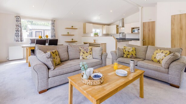 TV - Prestige Lodge with parking, ensuite & decking (Burgh Castle, Great Yarmouth)