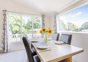 Dining - Prestige Lodge with parking, ensuite & decking (Burgh Castle, Great Yarmouth)