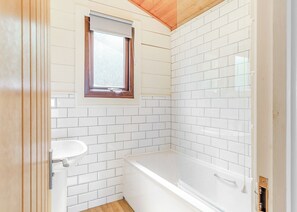 Bathroom - Superior Lodge with parking & decking (Burgh Castle, Great Yarmouth)