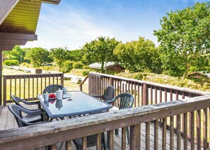 Outdoor dining - Superior Lodge with parking & decking (Burgh Castle, Great Yarmouth)