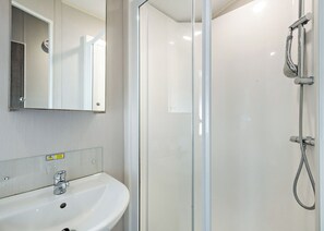 Bathroom - Silver 3 Caravan, slps 8, parking, ensuite, deck P (Burgh Castle, Great Yarmouth)
