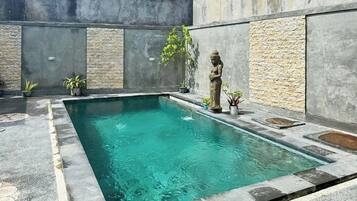 Villa Deluxe, vistas a la piscina | Piscina | Una piscina al aire libre