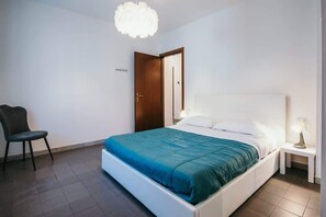 2 bedrooms, iron/ironing board, WiFi, bed sheets - Bigattera Sequoia  - Lakeside L&B (Varese)